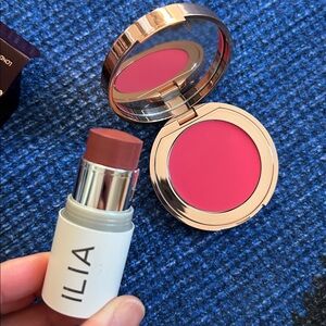 Lip and cheek makeup 2 pc bundle.